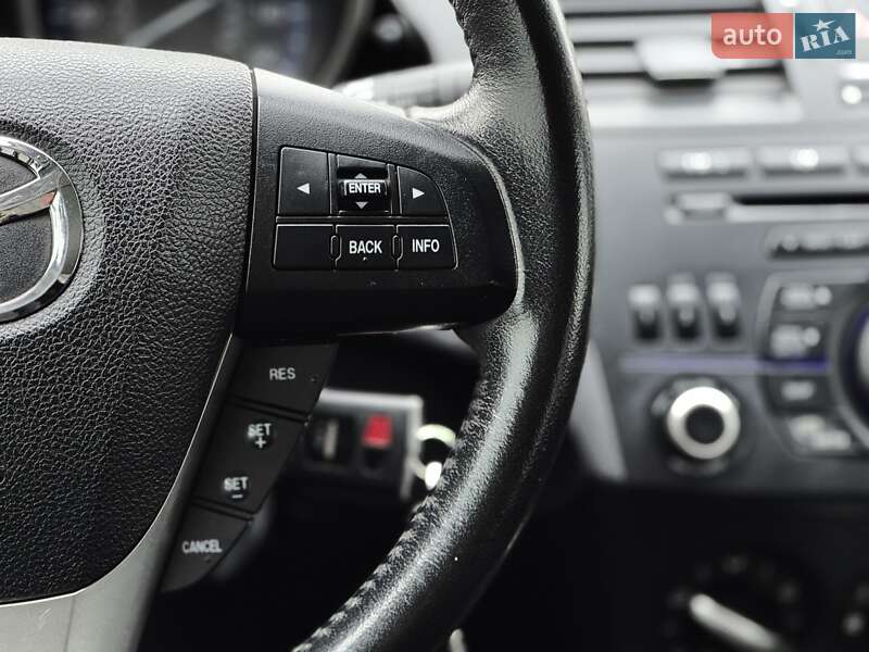 Седан Mazda 3 2012 в Дніпрі