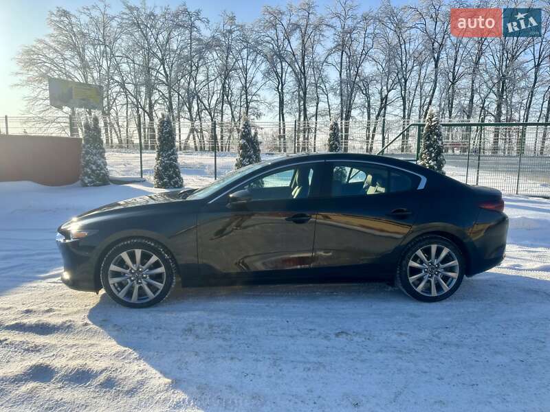 Седан Mazda 3 2023 в Вишневом