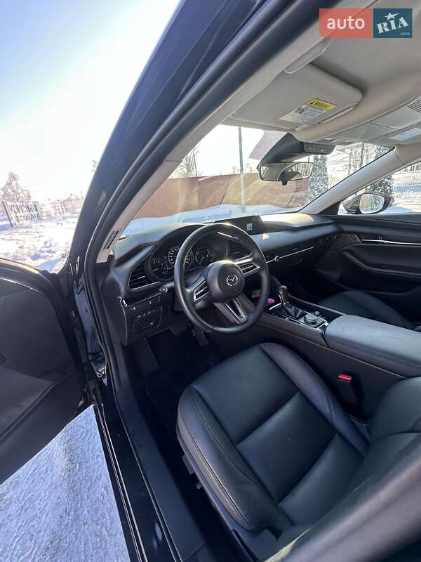 Седан Mazda 3 2023 в Вишневом