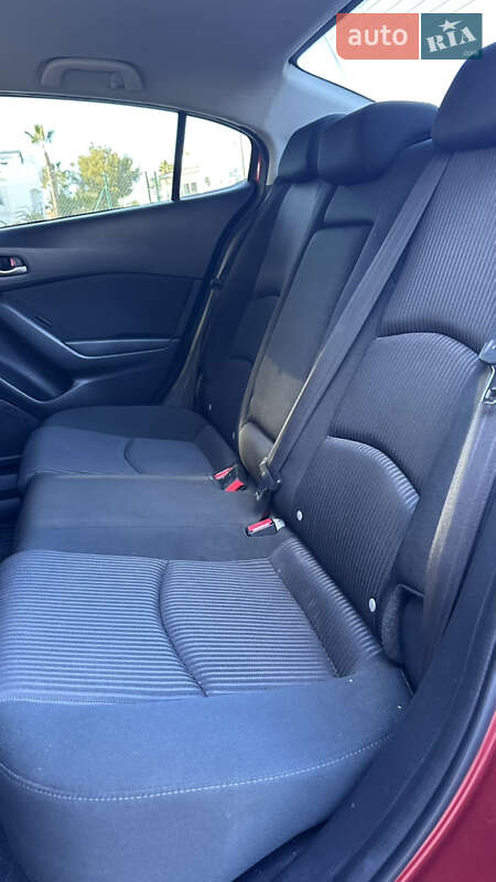 Седан Mazda 3 2015 в Ивано-Франковске