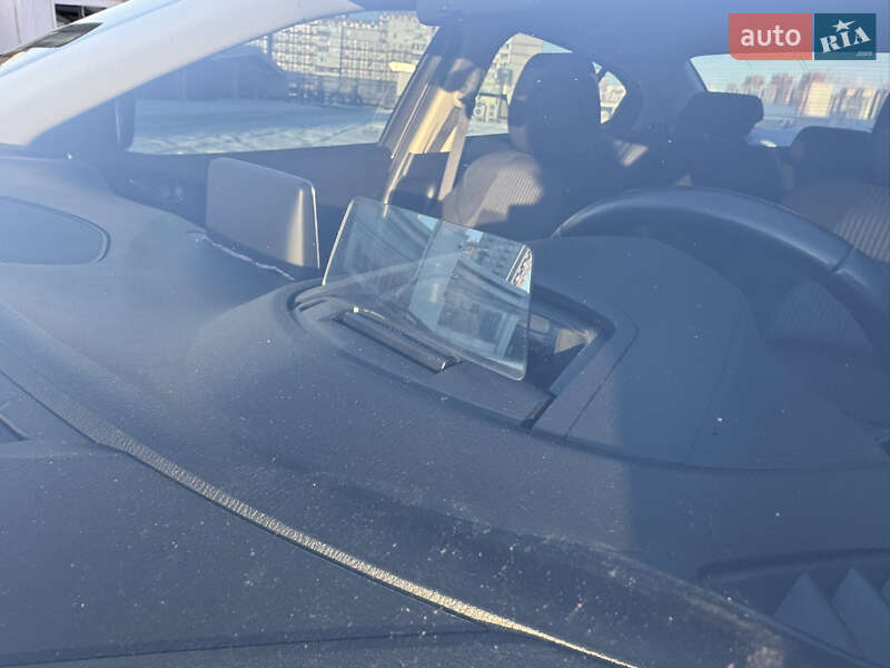 Седан Mazda 3 2016 в Киеве