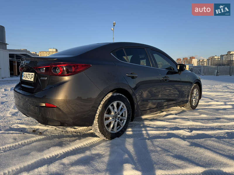 Седан Mazda 3 2016 в Киеве