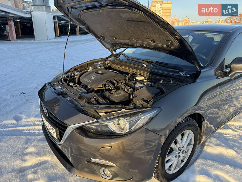 Седан Mazda 3 2016 в Киеве