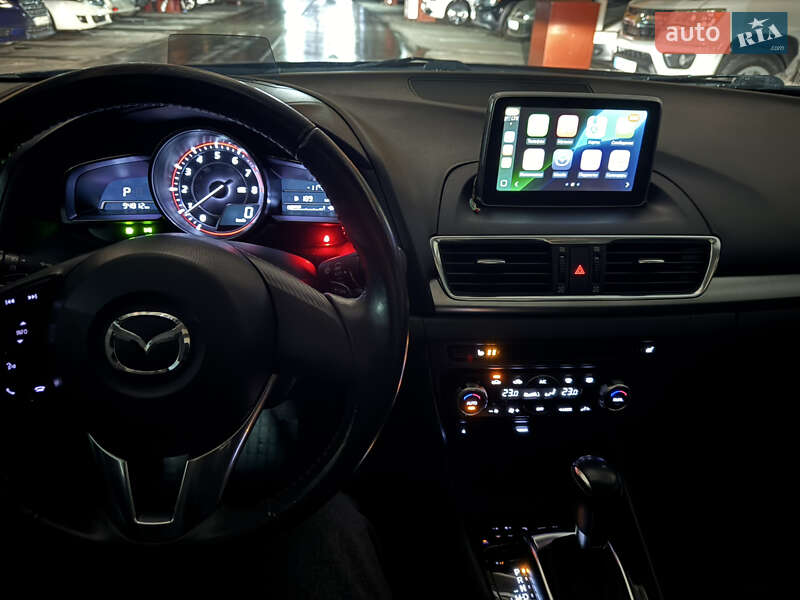 Седан Mazda 3 2016 в Киеве
