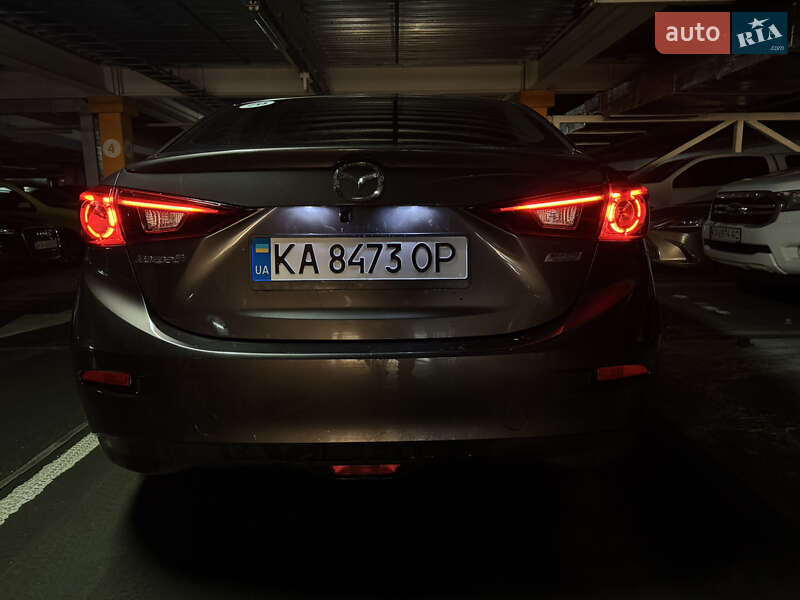 Седан Mazda 3 2016 в Киеве