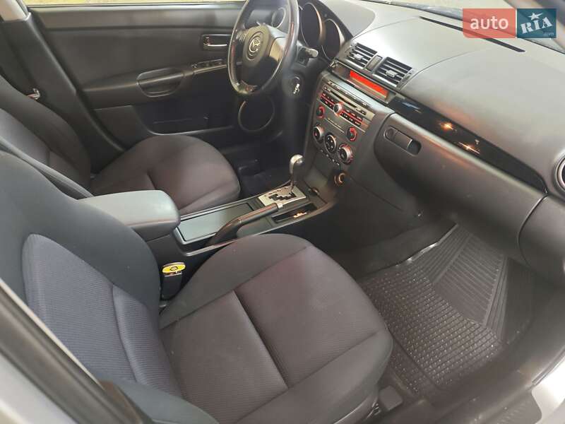 Хетчбек Mazda 3 2006 в Сарнах