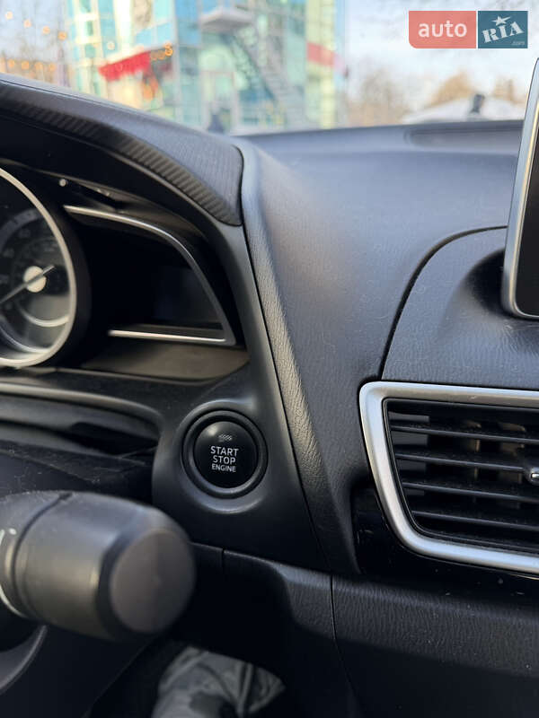 Седан Mazda 3 2015 в Чернигове