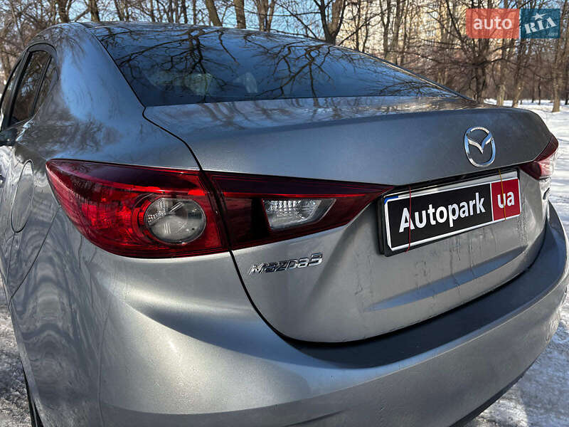 Седан Mazda 3 2016 в Запоріжжі