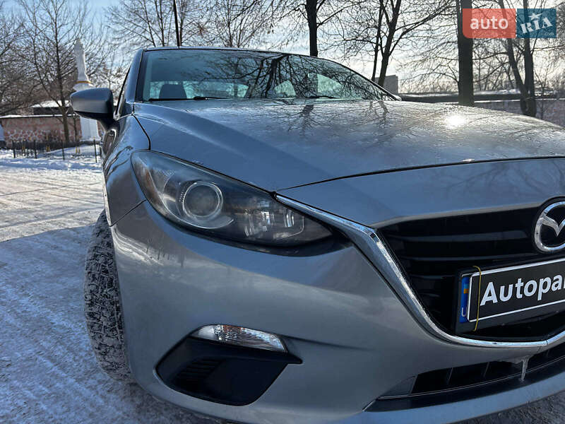 Седан Mazda 3 2016 в Запоріжжі