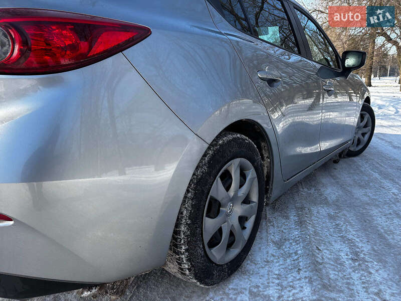 Седан Mazda 3 2016 в Запоріжжі