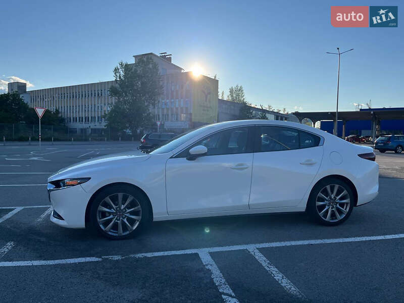Седан Mazda 3 2021 в Івано-Франківську