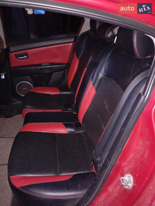 Седан Mazda 3 2005 в Доманевке