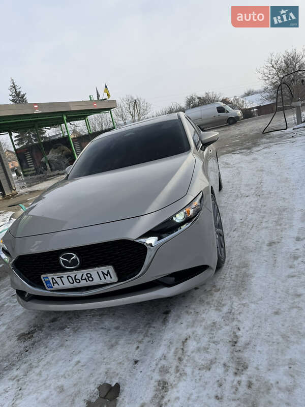 Седан Mazda 3 2024 в Коломые