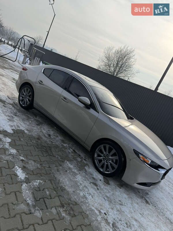 Седан Mazda 3 2024 в Коломые