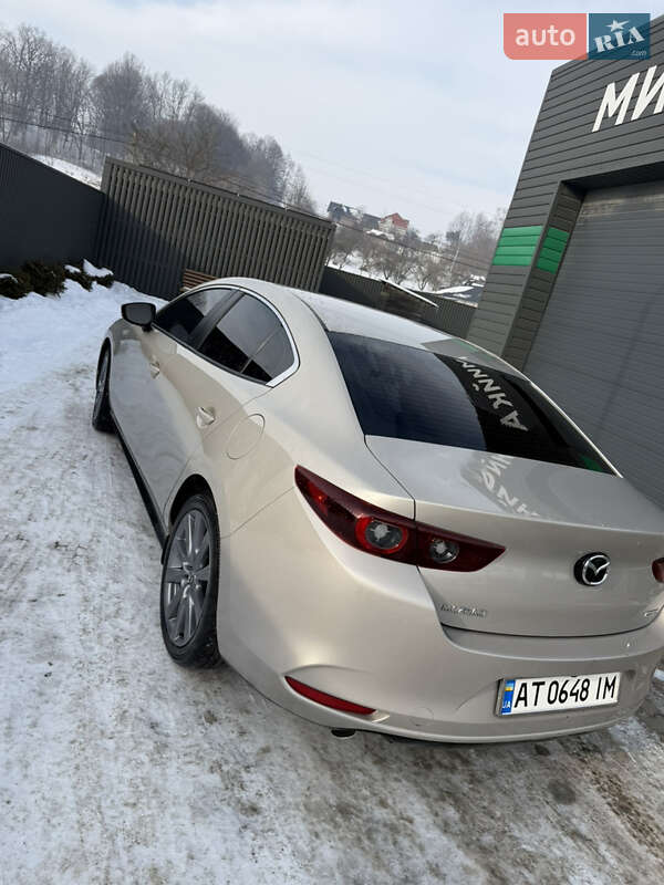 Седан Mazda 3 2024 в Коломые