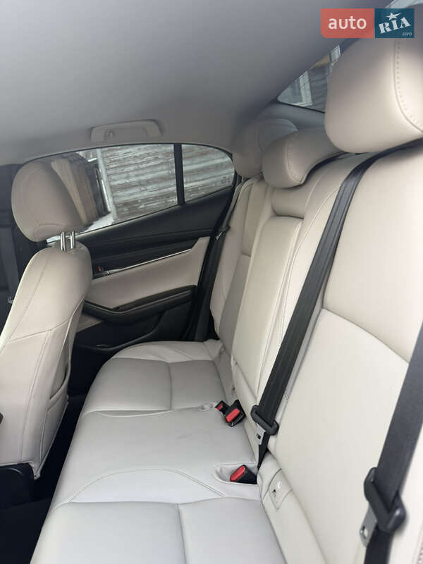 Седан Mazda 3 2024 в Коломые