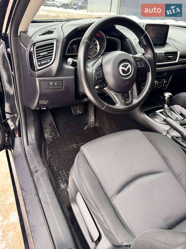 Хетчбек Mazda 3 2015 в Чернівцях