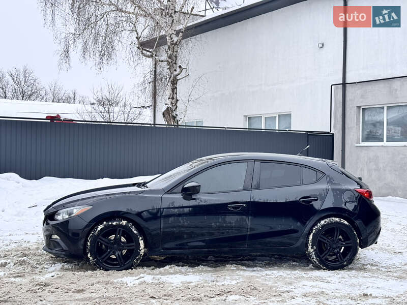 Хетчбек Mazda 3 2015 в Чернівцях