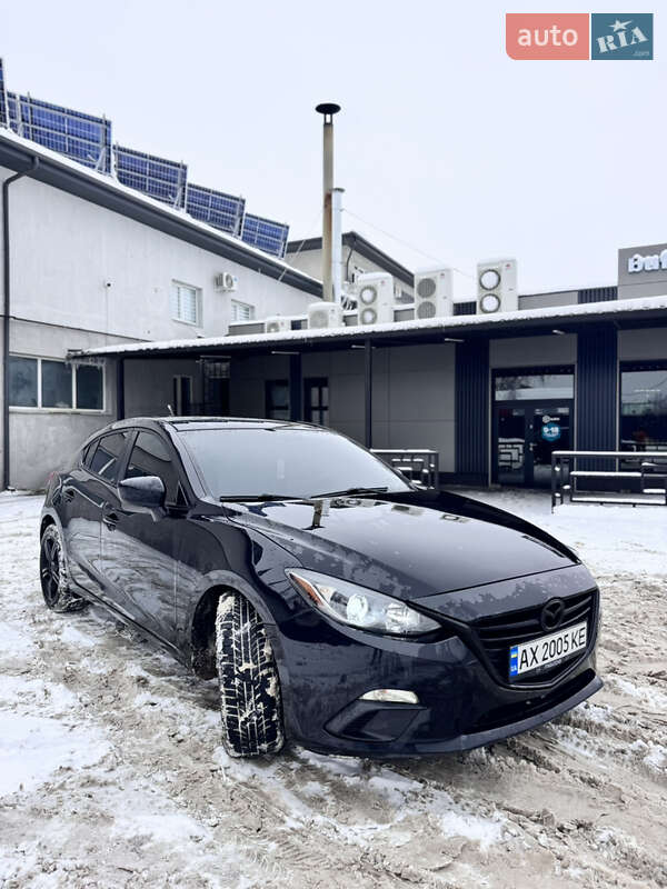 Хетчбек Mazda 3 2015 в Чернівцях
