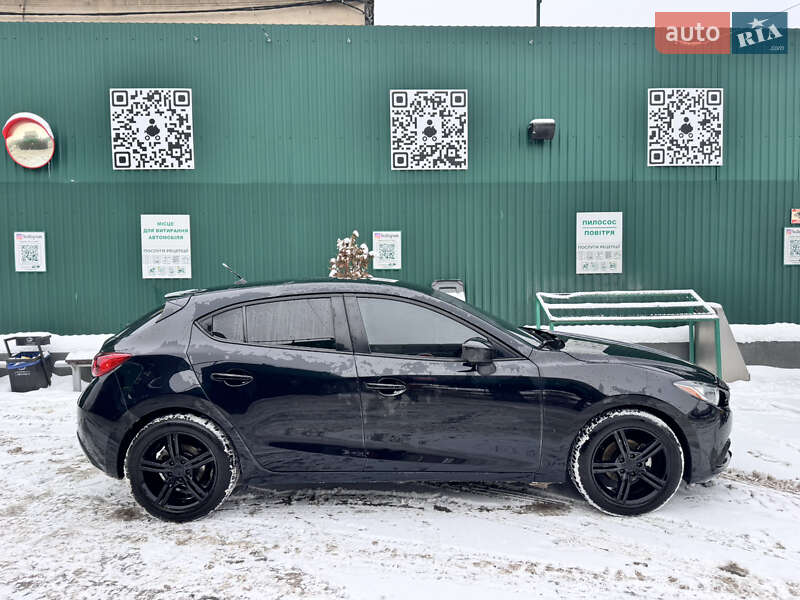 Хетчбек Mazda 3 2015 в Чернівцях