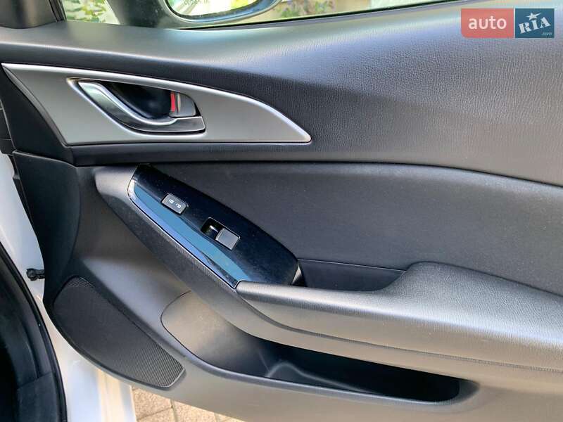 Седан Mazda 3 2017 в Миколаєві