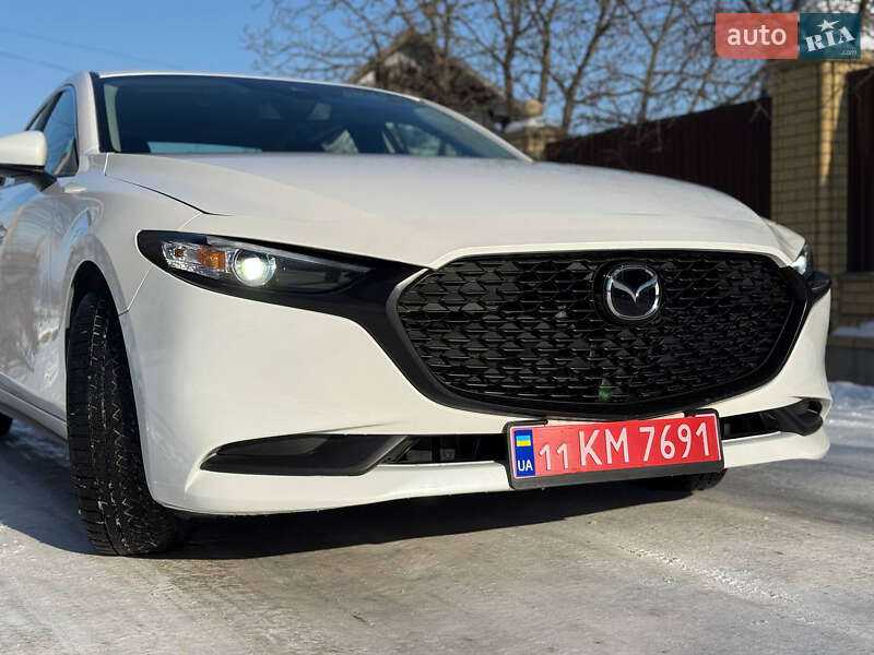 Седан Mazda 3 2023 в Косове