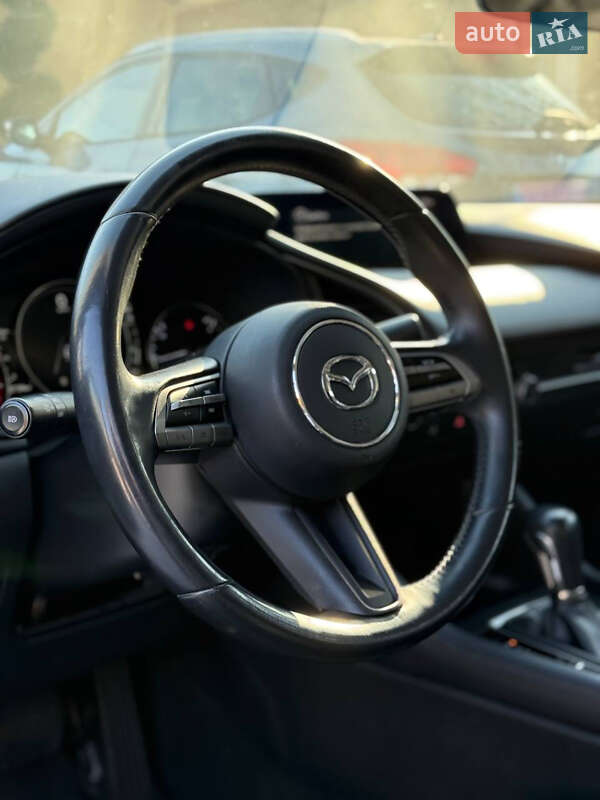 Седан Mazda 3 2023 в Косове