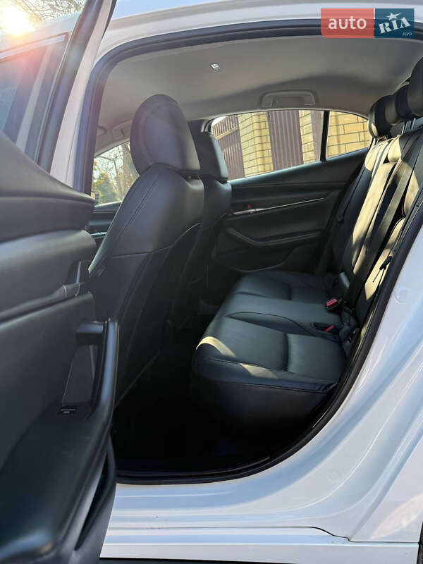 Седан Mazda 3 2023 в Косове