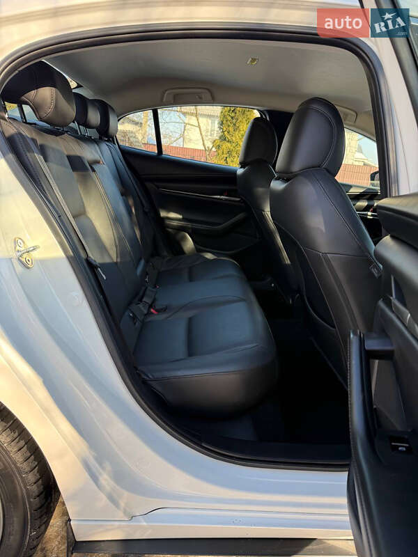 Седан Mazda 3 2023 в Косове