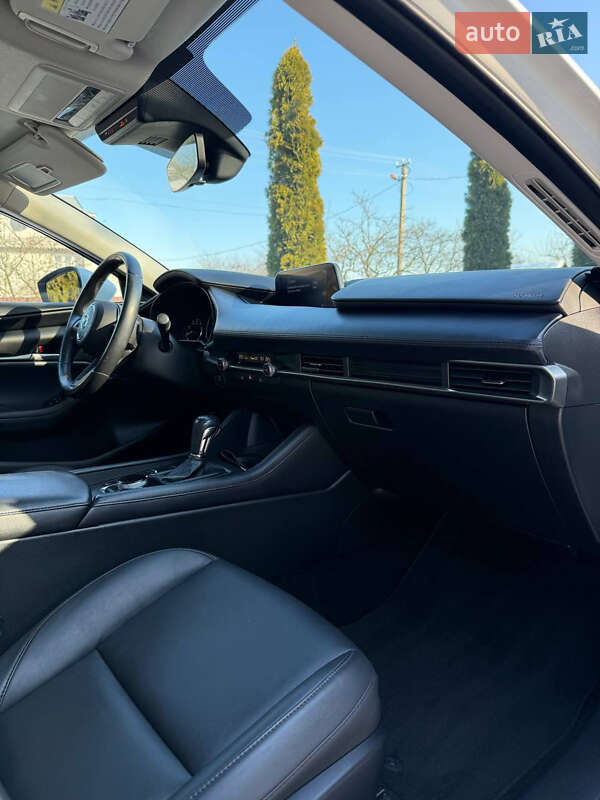 Седан Mazda 3 2023 в Косове