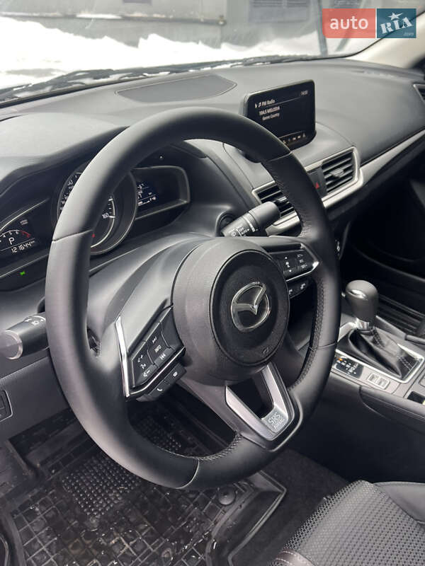 Седан Mazda 3 2018 в Черкасах