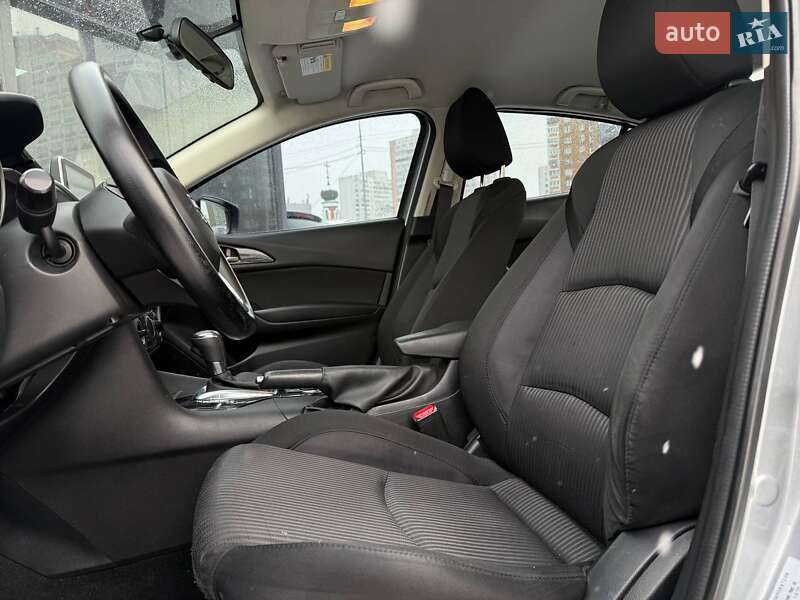 Седан Mazda 3 2016 в Киеве
