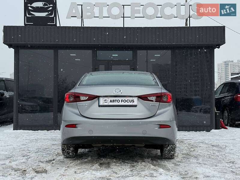 Седан Mazda 3 2016 в Киеве