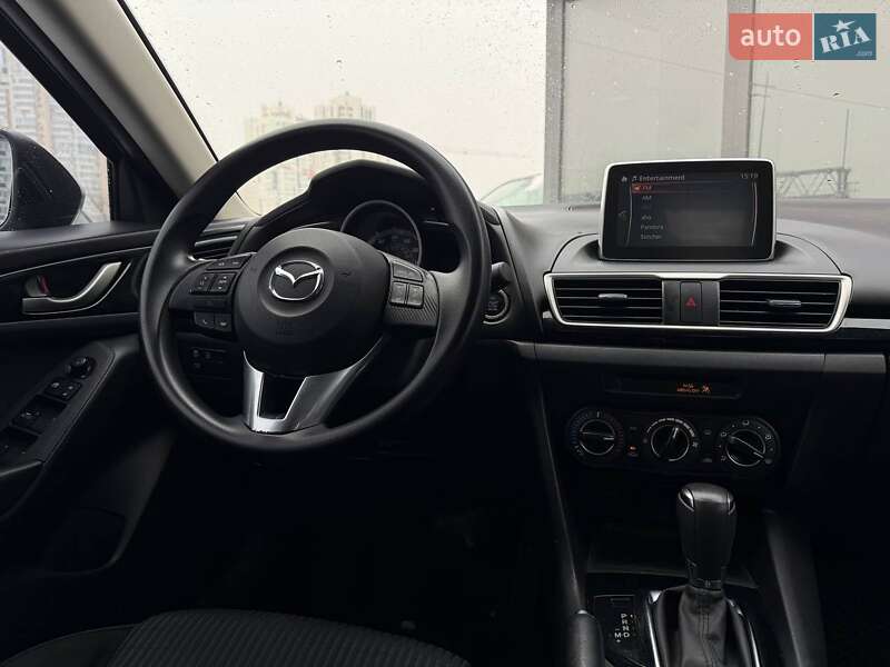 Седан Mazda 3 2016 в Киеве