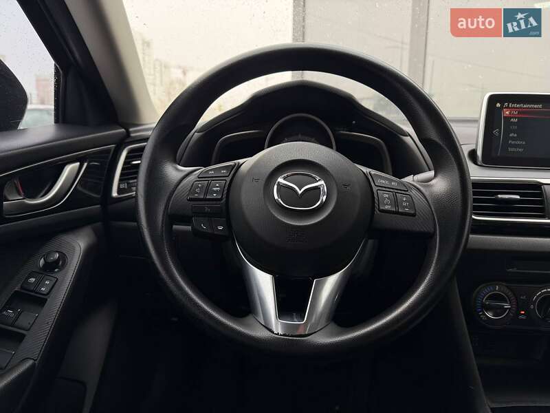 Седан Mazda 3 2016 в Киеве