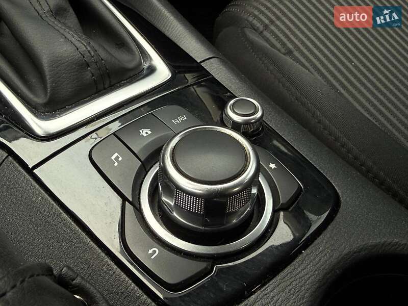 Седан Mazda 3 2016 в Киеве
