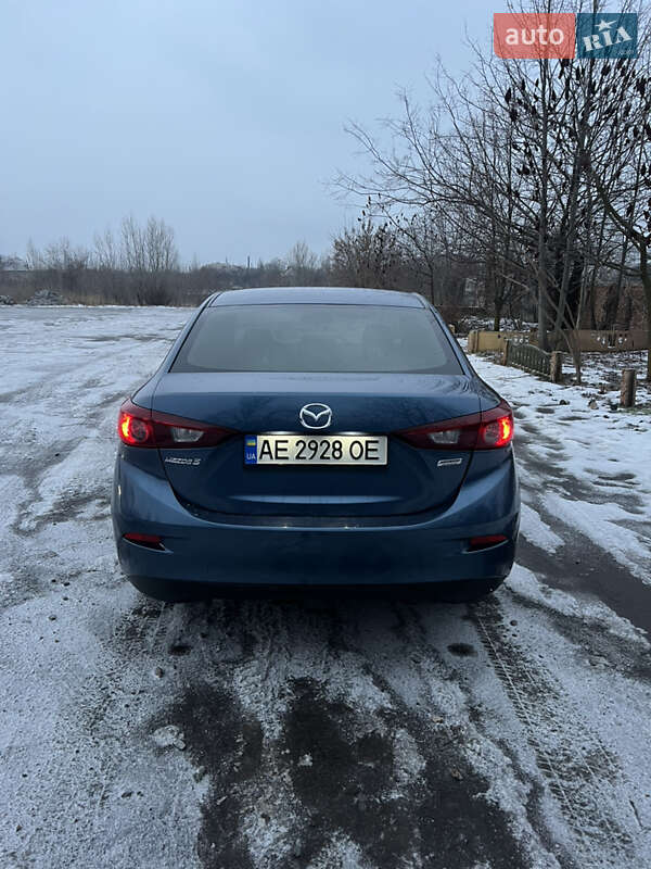 Седан Mazda 3 2016 в Павлограде