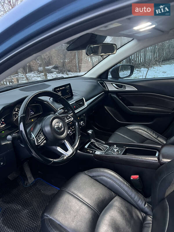 Седан Mazda 3 2016 в Павлограде