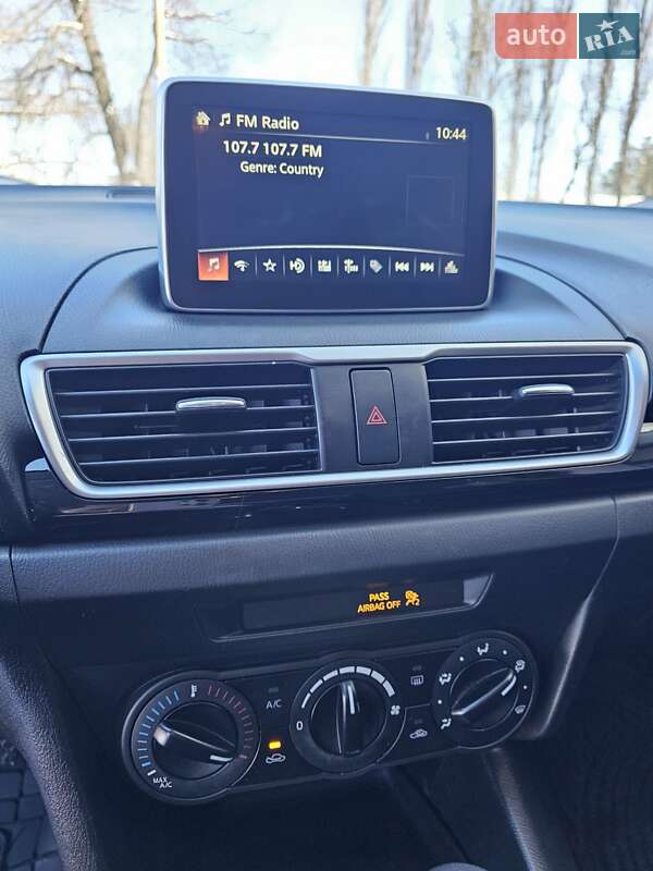 Седан Mazda 3 2016 в Києві