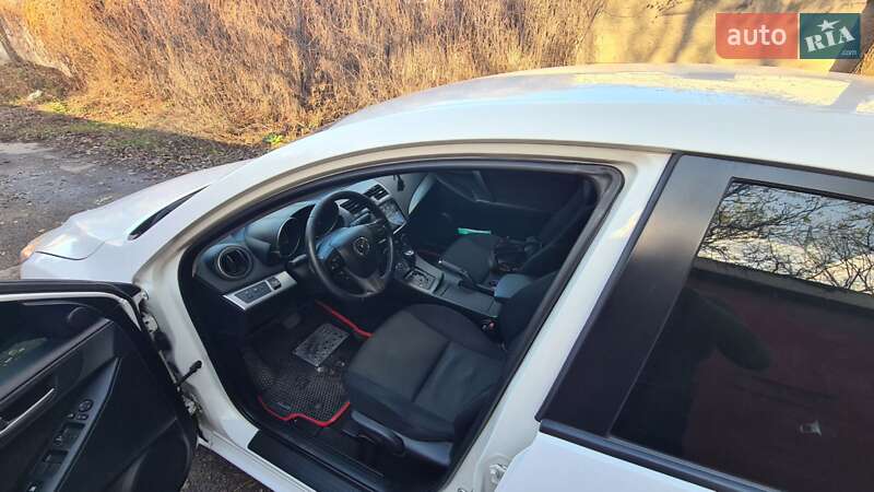 Седан Mazda 3 2012 в Запоріжжі