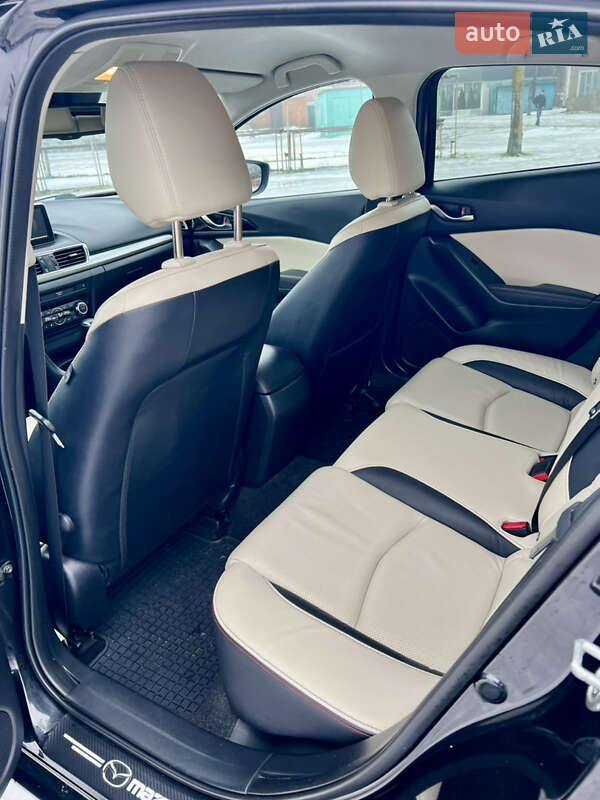 Хетчбек Mazda 3 2015 в Валках