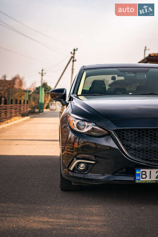 Седан Mazda 3 2015 в Миргороді
