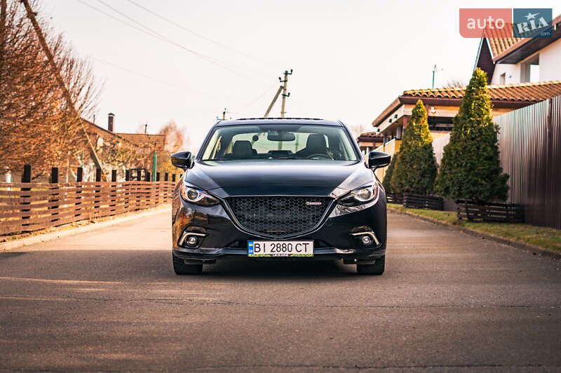 Седан Mazda 3 2015 в Миргороді