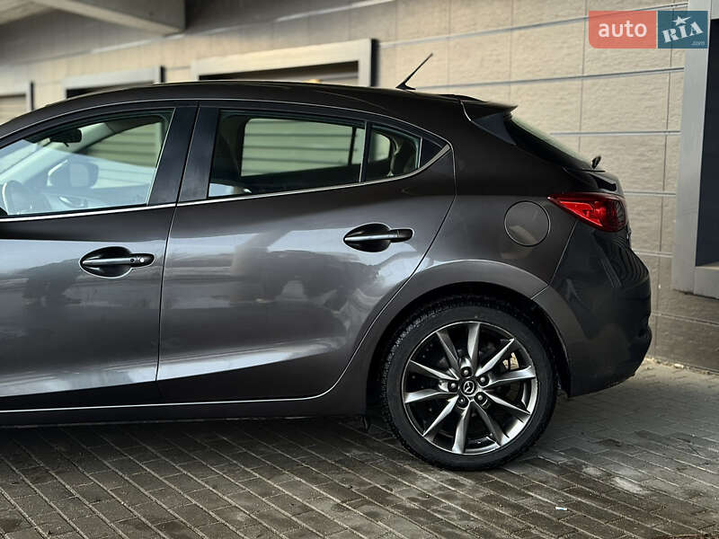 Хэтчбек Mazda 3 2018 в Киеве