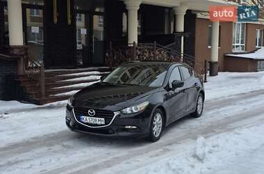 Седан Mazda 3 2017 в Киеве