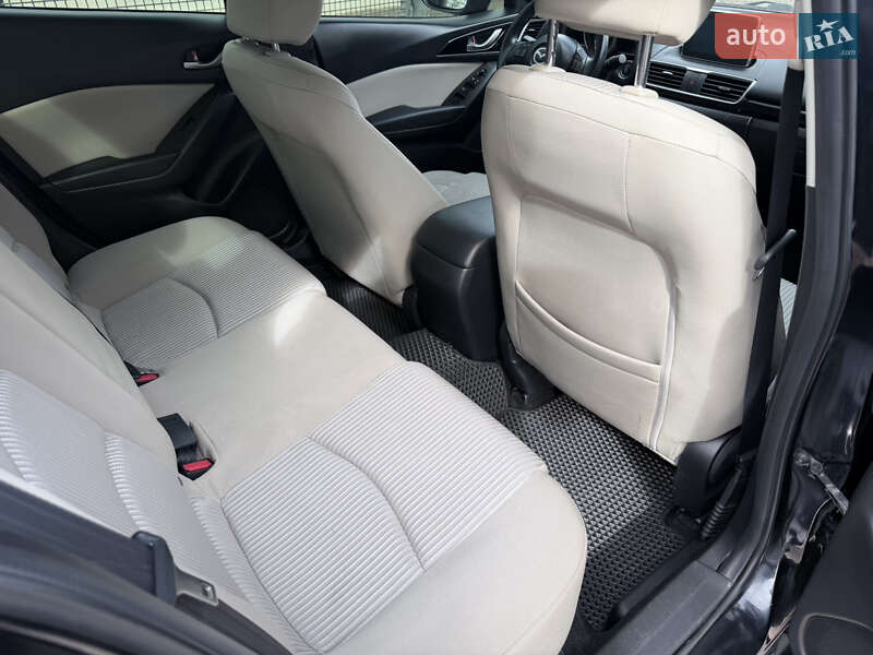 Седан Mazda 3 2015 в Запоріжжі