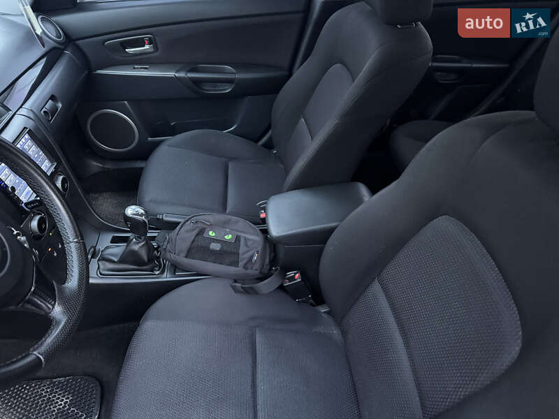 Седан Mazda 3 2006 в Черновцах