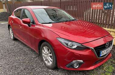 Седан Mazda 3 2016 в Ужгороді