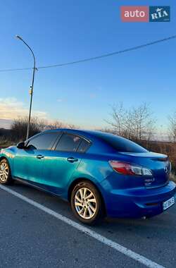 Седан Mazda 3 2012 в Мукачево
