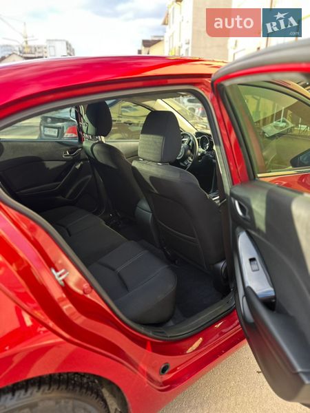 Седан Mazda 3 2016 в Киеве